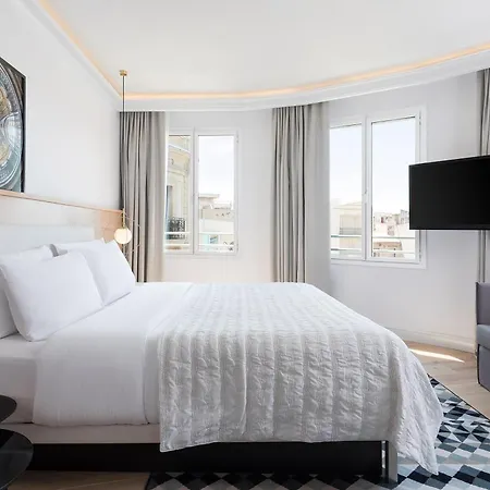 Le Meridien Hotel